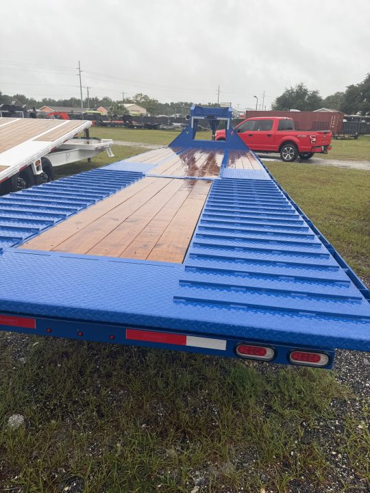 New 2027 Diamond C FMAX210HDT Flatbed Trailer; 32’X102”; Hydro Dovetail&Jacks: Aluminum Outers