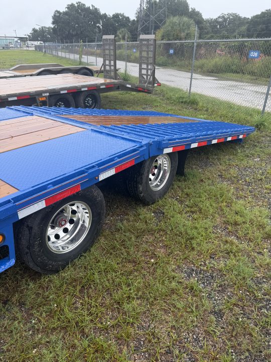New 2027 Diamond C FMAX210HDT Flatbed Trailer; 32’X102”; Hydro Dovetail&Jacks: Aluminum Outers