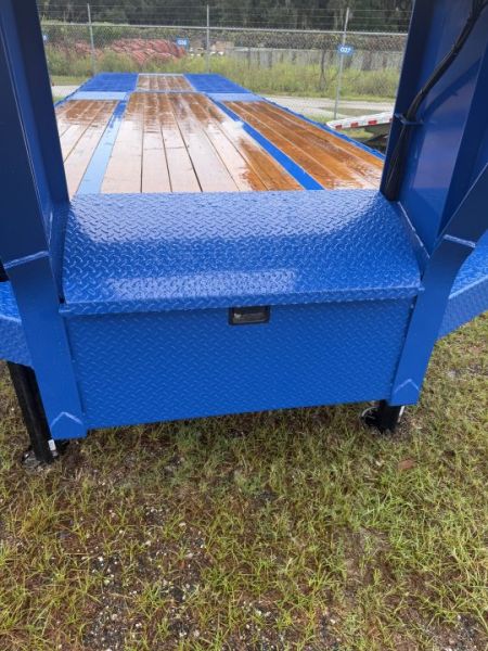 New 2027 Diamond C FMAX210HDT Flatbed Trailer; 32’X102”; Hydro Dovetail&Jacks: Aluminum Outers