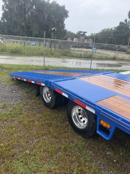 New 2027 Diamond C FMAX210HDT Flatbed Trailer; 32’X102”; Hydro Dovetail&Jacks: Aluminum Outers