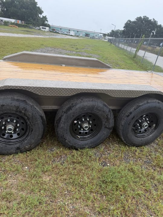 New 2027 Diamond C HDT307 Equipment Trailer; 24’X82”; HYD Dampened Tilt (Gravity); Pacesetter Edition
