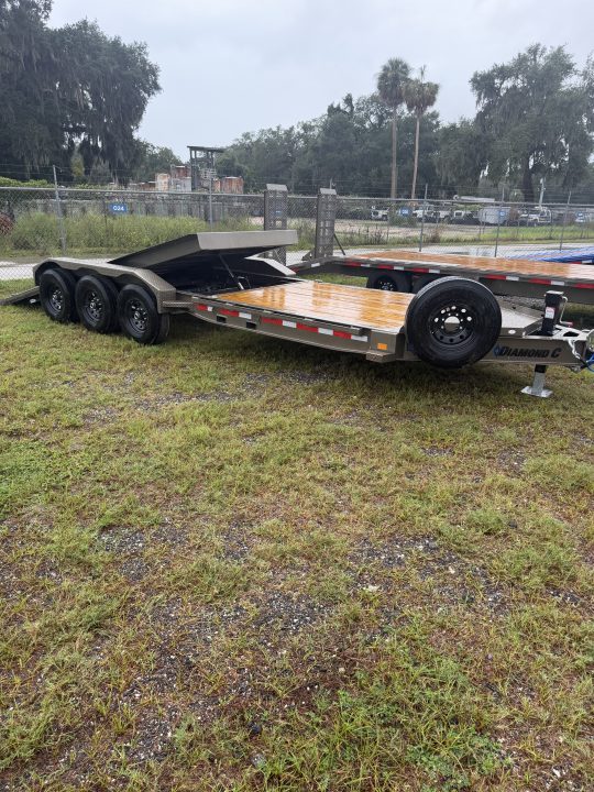 New 2027 Diamond C HDT307 Equipment Trailer; 24’X82”; HYD Dampened Tilt (Gravity); Pacesetter Edition
