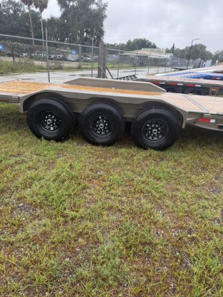 New 2027 Diamond C HDT307 Equipment Trailer; 24’X82”; HYD Dampened Tilt (Gravity); Pacesetter Edition