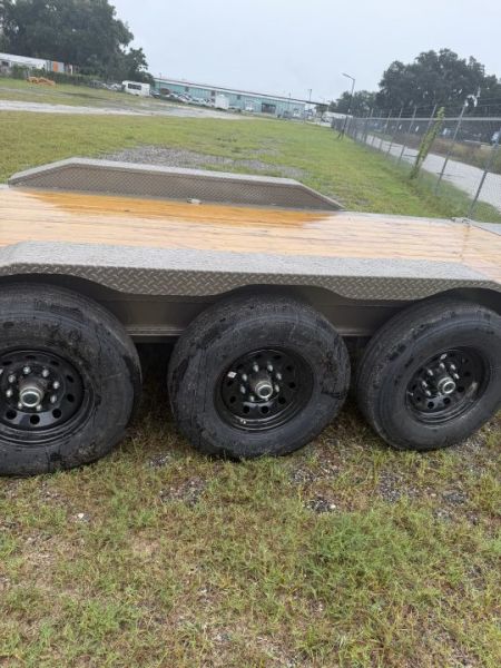 New 2027 Diamond C HDT307 Equipment Trailer; 24’X82”; HYD Dampened Tilt (Gravity); Pacesetter Edition