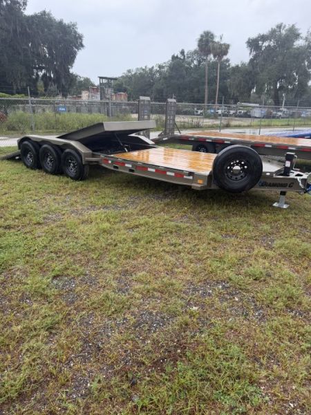 New 2027 Diamond C HDT307 Equipment Trailer; 24’X82”; HYD Dampened Tilt (Gravity); Pacesetter Edition