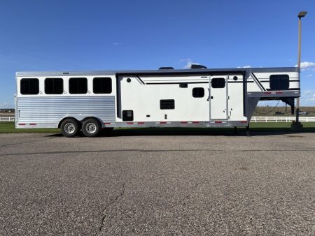 New 2027 SMC 4H 13' LQ Horse Trailer
