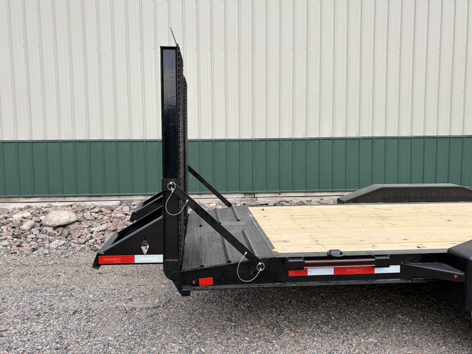 2027 Diamond C LPX208 photo 3