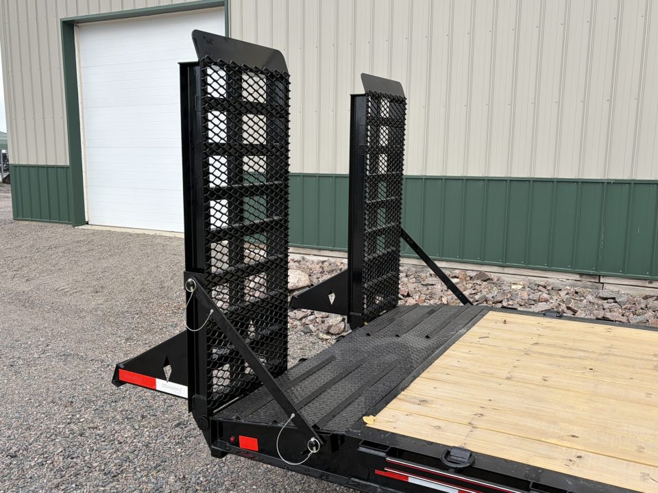 2027 Diamond C LPX208 photo 4