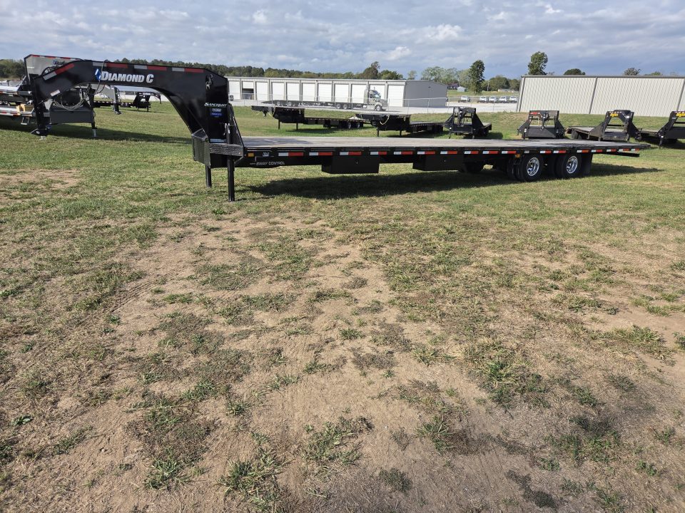Used 2026 Diamond C 102X40 FMAX212 PACESETTER GOOSENECK HYDROTAIL W/ALUMINUM OUTERS 60" SPREAD & WINCH IN NECK