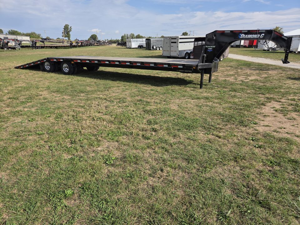 Used 2026 Diamond C 102X40 FMAX212 PACESETTER GOOSENECK HYDROTAIL W/ALUMINUM OUTERS 60" SPREAD & WINCH IN NECK