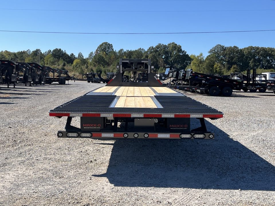 New 2027 MAXXD 102"X32' 30K Hydraulic Dovetail Gooseneck Trailer