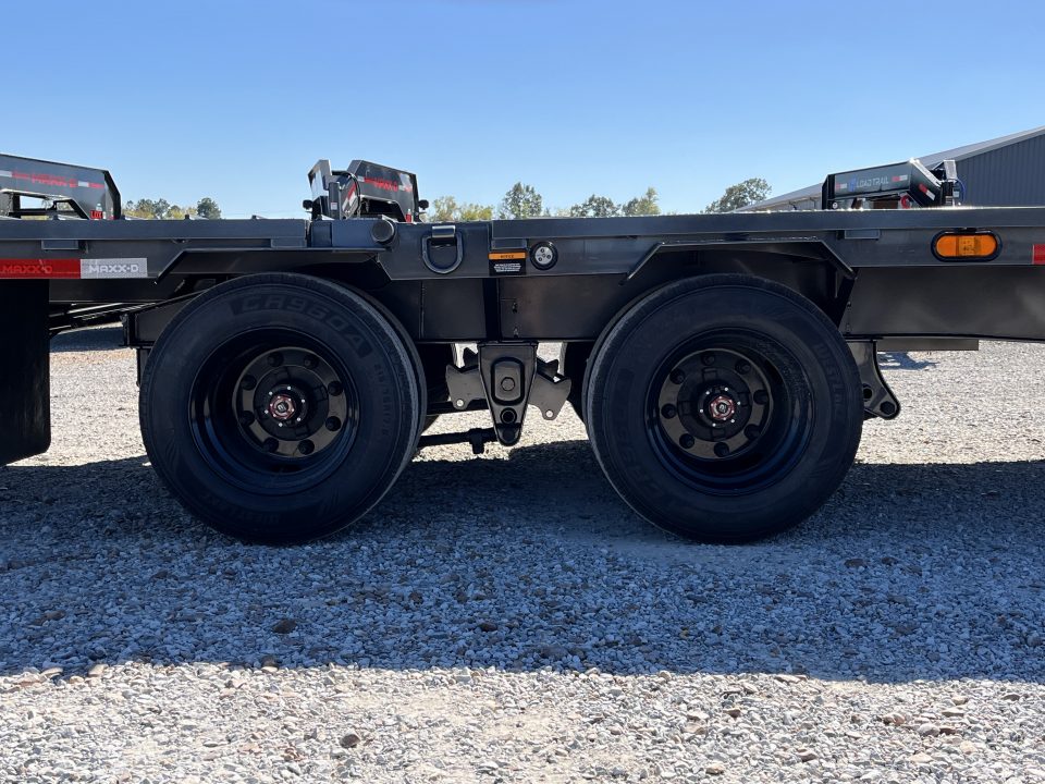 New 2027 MAXXD 102"X32' 30K Hydraulic Dovetail Gooseneck Trailer