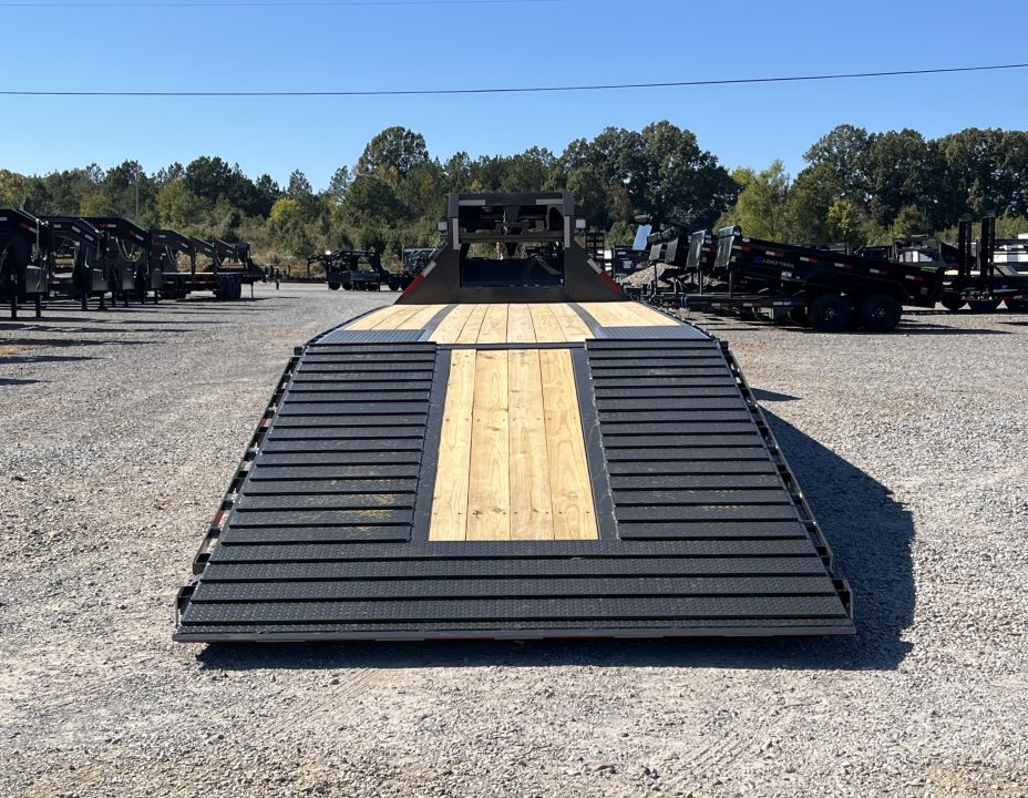 New 2027 MAXXD 102"X32' 30K Hydraulic Dovetail Gooseneck Trailer