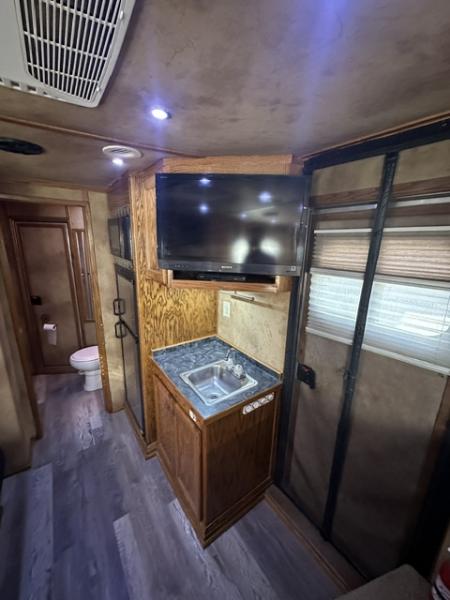 Used 2007 Cimarron 9x14 LQ 4 Horse