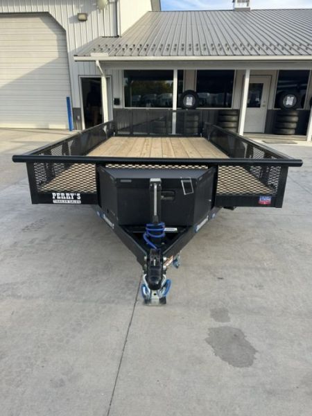 New 2027 Diamond C 16' GTU Flatbed