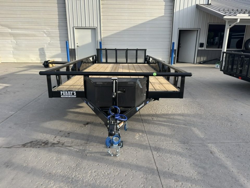 New 2027 Diamond C 16' Flatbed GTU