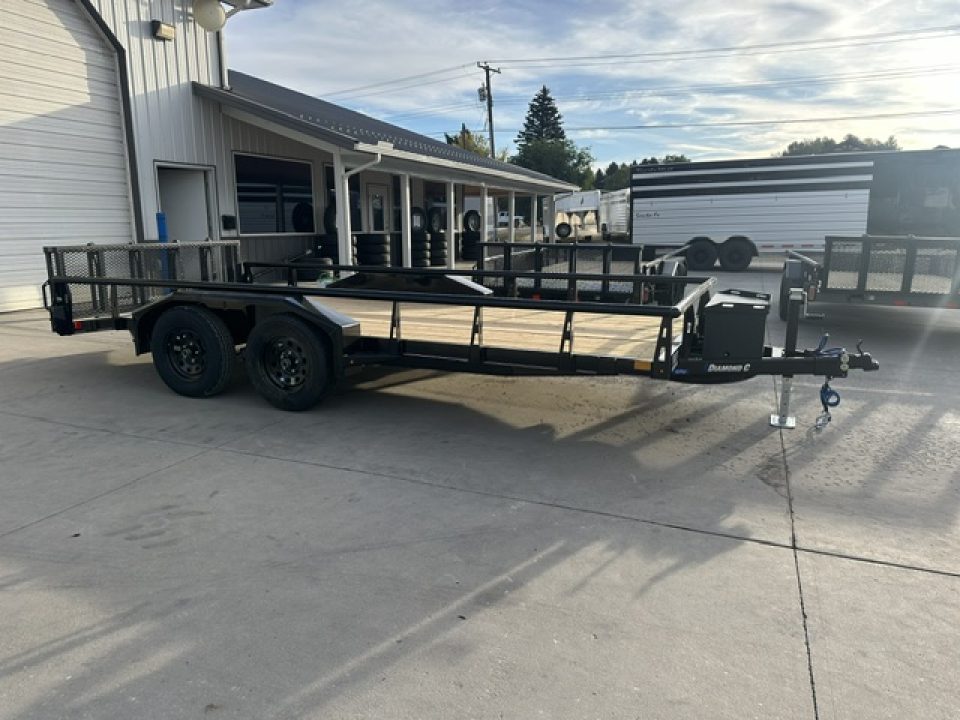 New 2027 Diamond C 16' Flatbed GTU