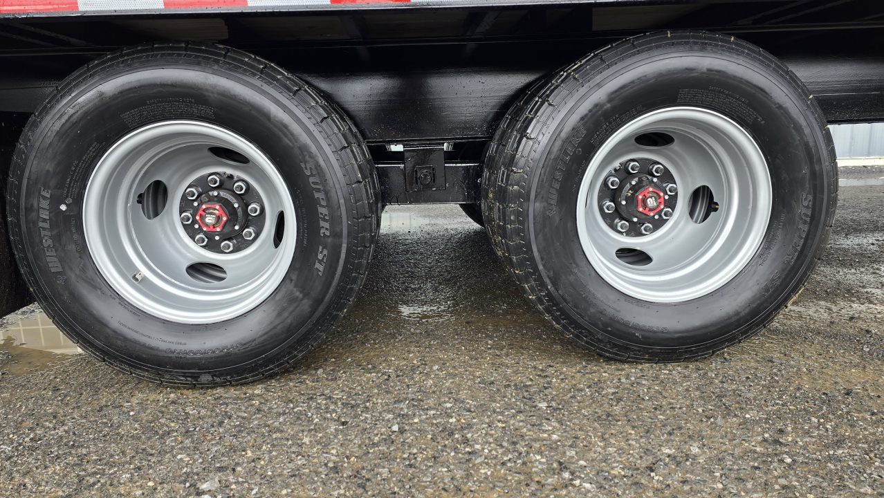 New Quality Trailers Pro-H Flatbed Trailer 25,000 GVWR / 25' / Pop-Up Dove Tail