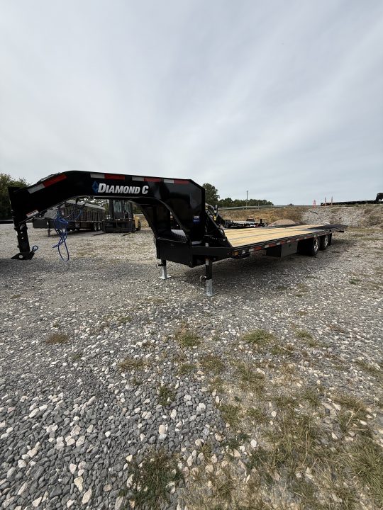 New 2027 Diamond C FMAX 210 32’ Flatbed Trailer, HYDRAULIC DOVETAIL, 2 SPD JACKS, 25K GVWR, ALUMINUM OUTER WHEEL, ABS BRAKES