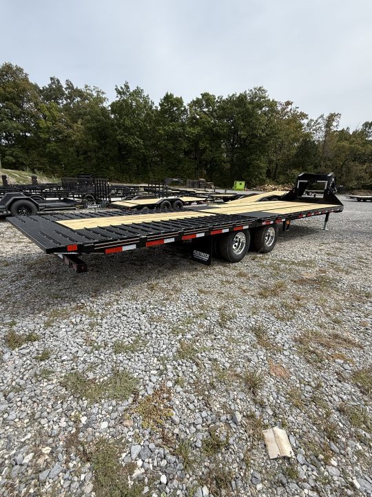 New 2027 Diamond C FMAX 210 32’ Flatbed Trailer, HYDRAULIC DOVETAIL, 2 SPD JACKS, 25K GVWR, ALUMINUM OUTER WHEEL, ABS BRAKES