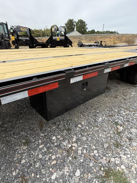 New 2027 Diamond C FMAX 210 32’ Flatbed Trailer, HYDRAULIC DOVETAIL, 2 SPD JACKS, 25K GVWR, ALUMINUM OUTER WHEEL, ABS BRAKES