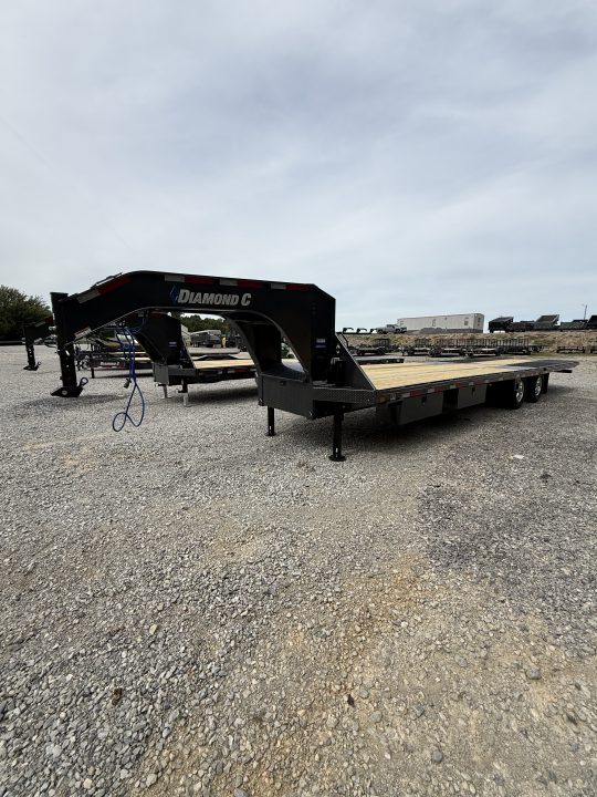 New 2027 Diamond C FMAX 210 32’ Flatbed Trailer, HYDRAULIC DOVETAIL AND JACKS, ALUMINUM OUTER WHEELS, 14PLY TIRES, ABS BRAKES