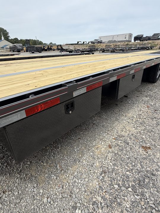 New 2027 Diamond C FMAX 210 32’ Flatbed Trailer, HYDRAULIC DOVETAIL AND JACKS, ALUMINUM OUTER WHEELS, 14PLY TIRES, ABS BRAKES