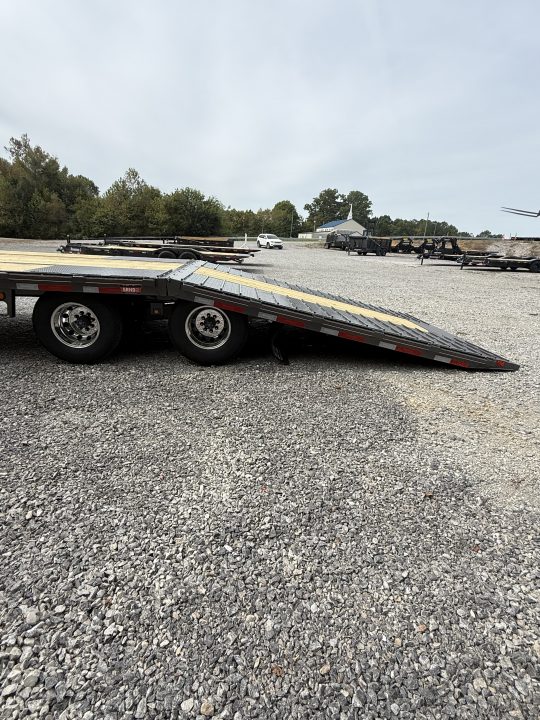 New 2027 Diamond C FMAX 210 32’ Flatbed Trailer, HYDRAULIC DOVETAIL AND JACKS, ALUMINUM OUTER WHEELS, 14PLY TIRES, ABS BRAKES