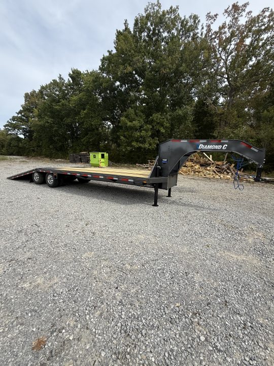 New 2027 Diamond C FMAX 210 32’ Flatbed Trailer, HYDRAULIC DOVETAIL AND JACKS, ALUMINUM OUTER WHEELS, 14PLY TIRES, ABS BRAKES