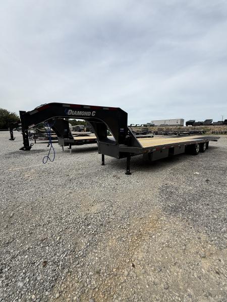 New 2027 Diamond C FMAX 210 32’ Flatbed Trailer, HYDRAULIC DOVETAIL AND JACKS, ALUMINUM OUTER WHEELS, 14PLY TIRES, ABS BRAKES