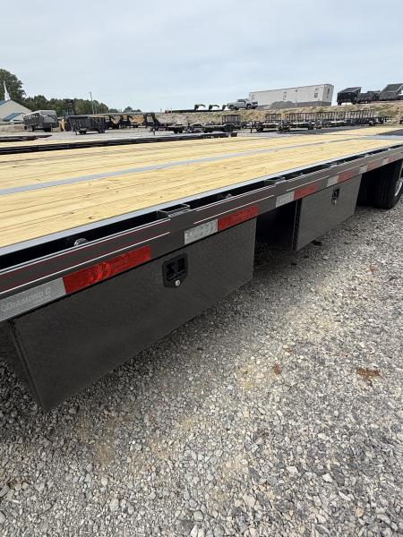 New 2027 Diamond C FMAX 210 32’ Flatbed Trailer, HYDRAULIC DOVETAIL AND JACKS, ALUMINUM OUTER WHEELS, 14PLY TIRES, ABS BRAKES