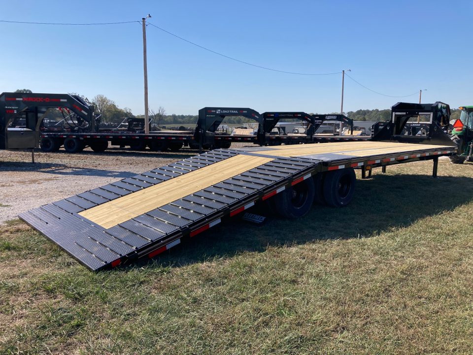 New 2027 Diamond C Trailers 102X32 TANDEM 25.9K GN HYDROTAIL W/ STEEL RUNNERS, HYDROJACKS, DISC BRAKES & SOLAR CHARGER Flatbed Trailer