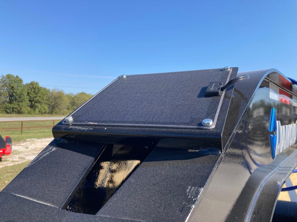 New 2027 Diamond C Trailers 102X32 TANDEM 25.9K GN HYDROTAIL W/ STEEL RUNNERS, HYDROJACKS, DISC BRAKES & SOLAR CHARGER Flatbed Trailer