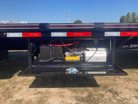 New 2027 Diamond C Trailers 102X32 TANDEM 25.9K GN HYDROTAIL W/ STEEL RUNNERS, HYDROJACKS, DISC BRAKES & SOLAR CHARGER Flatbed Trailer
