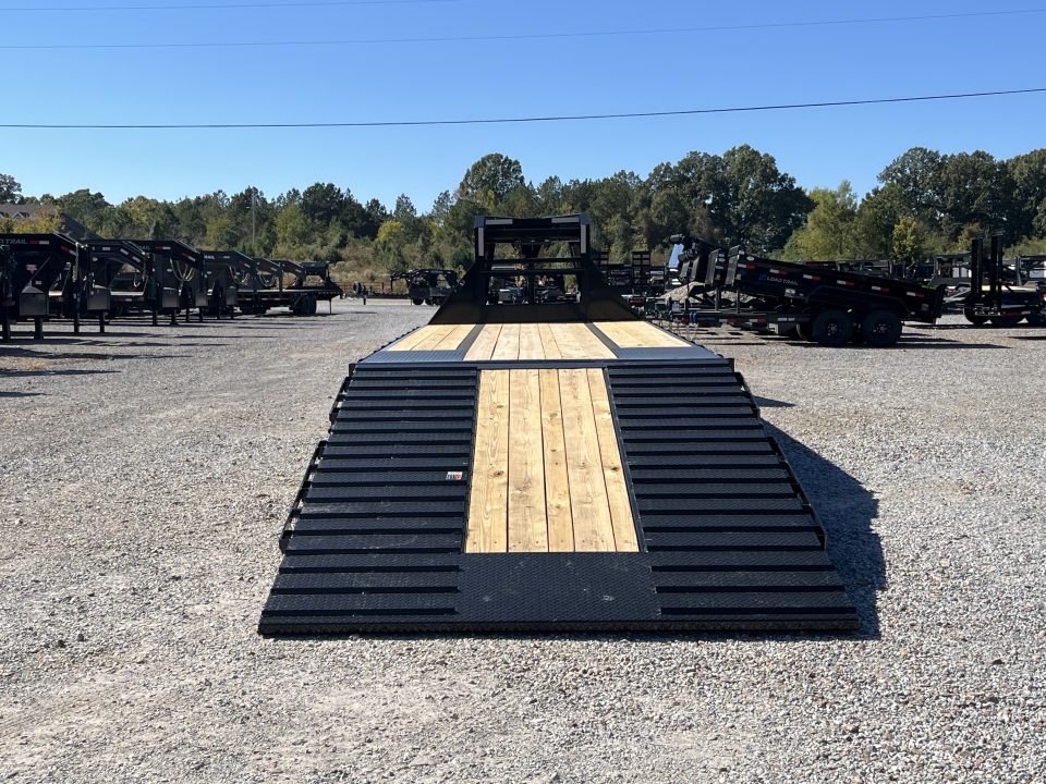 New 2027 Load Trail Gooseneck Hyd Dovetail Trailer | 102" x 32' 24K GVWR