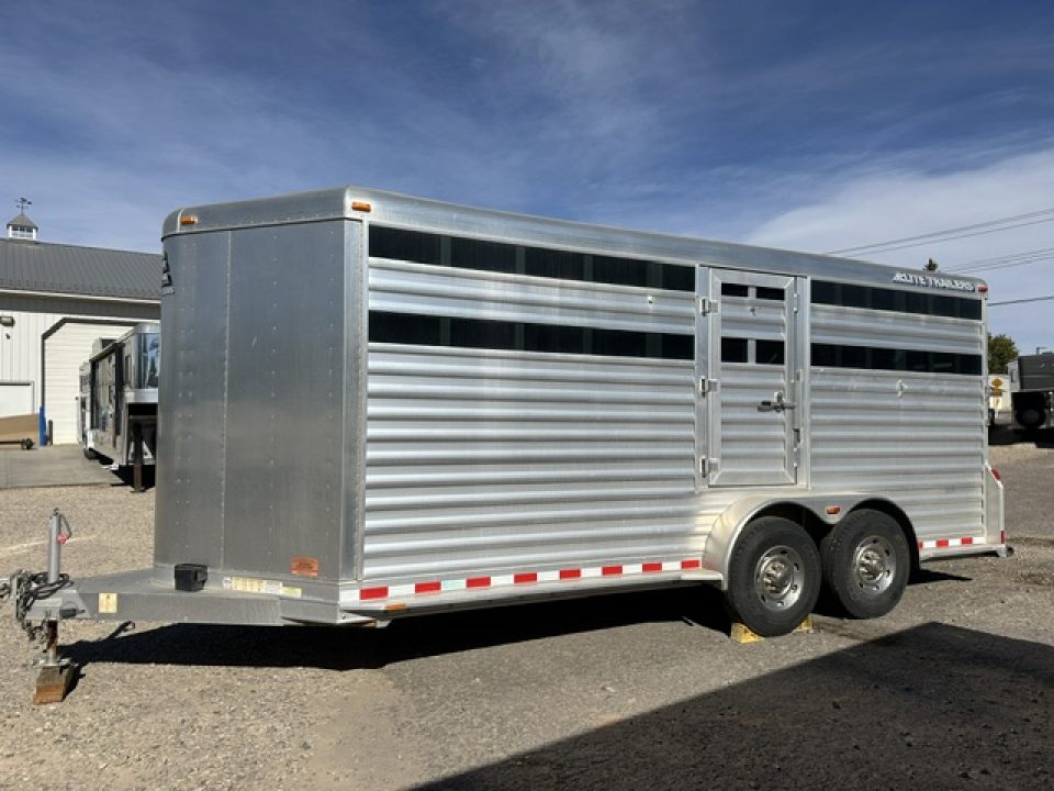 Consignment 2012 Elite 2 Horse Straight Load w/Stock