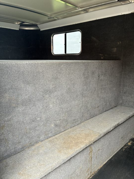 Used 2019 Cimarron Trailers 9H NorthStar Slant Gooseneck Horse Trailer