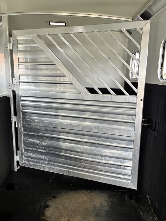 Used 2019 Cimarron Trailers 9H NorthStar Slant Gooseneck Horse Trailer