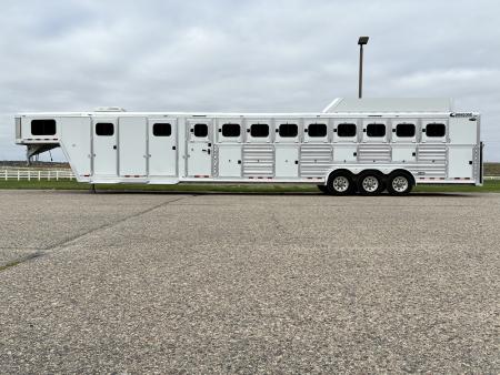 Used 2019 Cimarron Trailers 9H NorthStar Slant Gooseneck Horse Trailer
