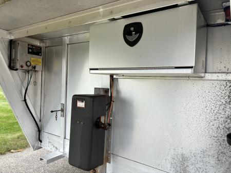 Used 2019 Cimarron Trailers 9H NorthStar Slant Gooseneck Horse Trailer