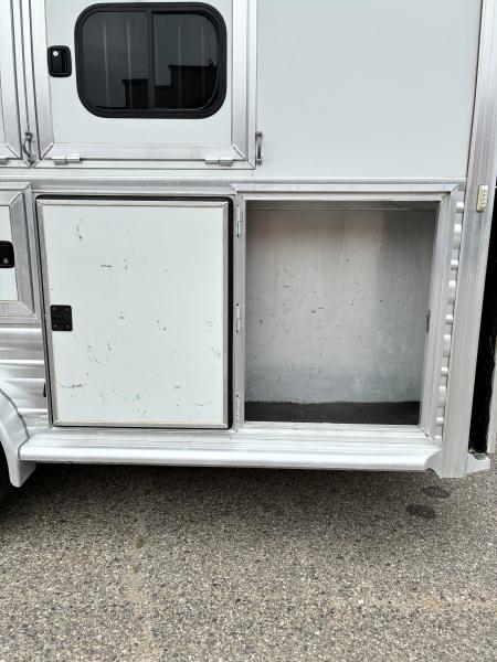 Used 2019 Cimarron Trailers 9H NorthStar Slant Gooseneck Horse Trailer