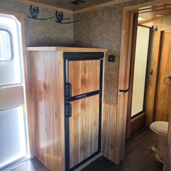 Used 2015 Lakota 3H 11'LQ Horse Trailer