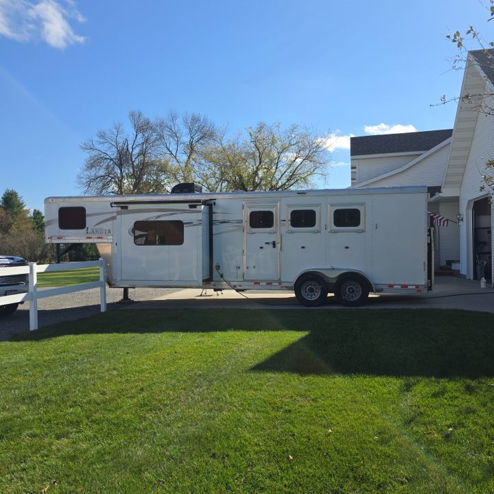 Used 2015 Lakota 3H 11'LQ Horse Trailer