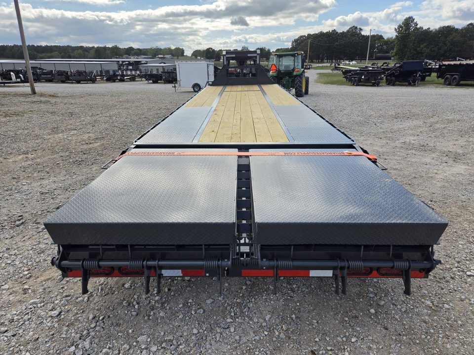 New 2027 Lamar 102X32 TANDEM DUAL LO-PRO GOOSENECK FLATBED W/10K AXLES & MAX RAMPS