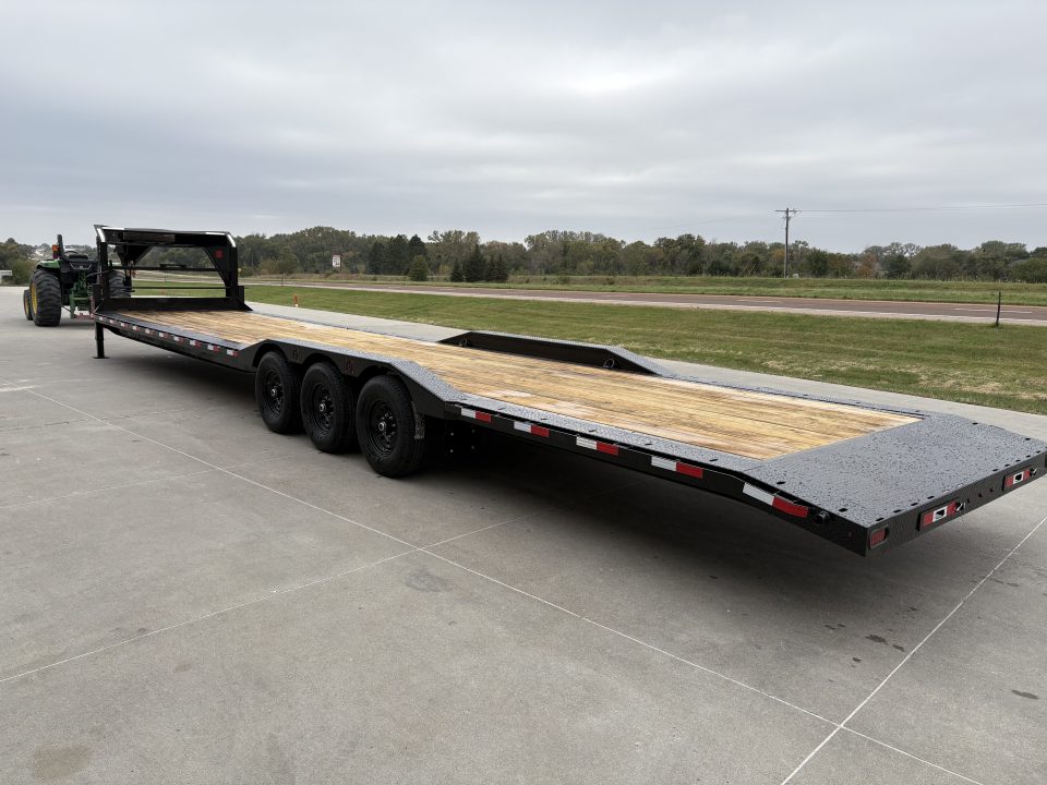 New 2027 Buckshot MFG AR-X40D Deckover Trailer