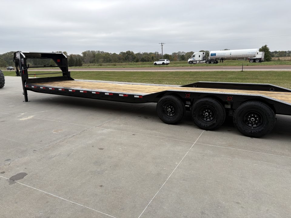 New 2027 Buckshot MFG AR-X40D Deckover Trailer