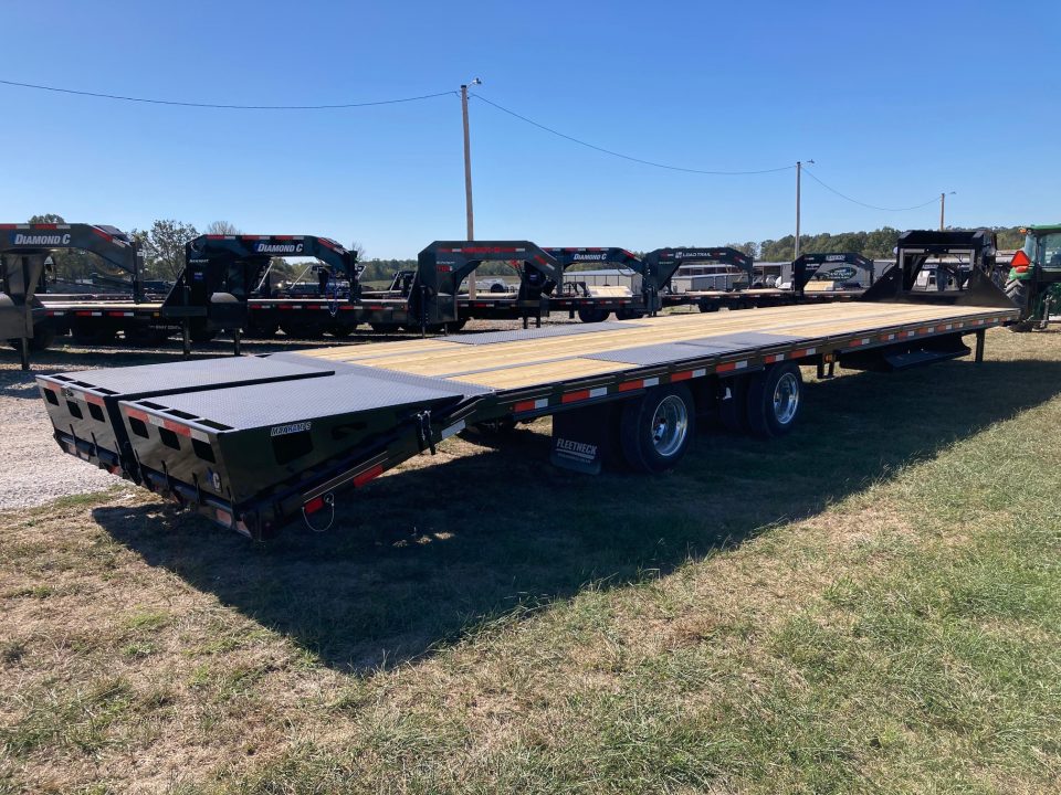 New 2027 Diamond C Trailers 102x40 TANDEM 40K GN W/ MAX RAMPS, 72" SPREAD, AIR RIDE & HYDROJACKS Flatbed Trailer