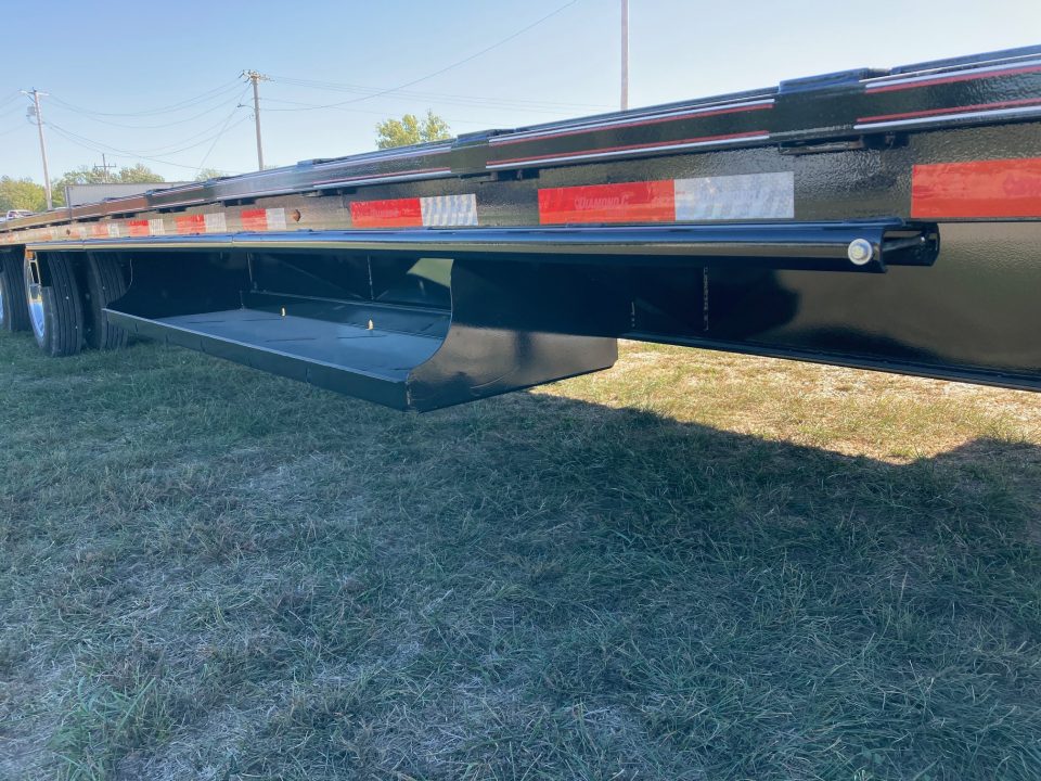 New 2027 Diamond C Trailers 102x40 TANDEM 40K GN W/ MAX RAMPS, 72" SPREAD, AIR RIDE & HYDROJACKS Flatbed Trailer
