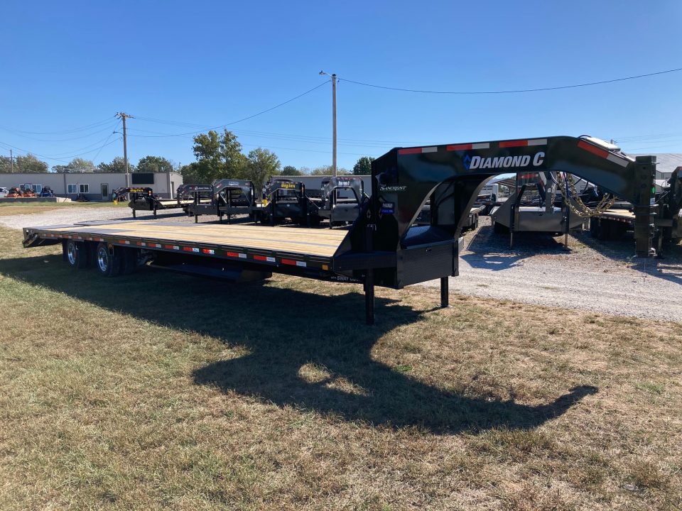 New 2027 Diamond C Trailers 102x40 TANDEM 40K GN W/ MAX RAMPS, 72" SPREAD, AIR RIDE & HYDROJACKS Flatbed Trailer