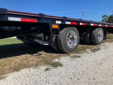 New 2027 Diamond C Trailers 102x40 TANDEM 40K GN W/ MAX RAMPS, 72" SPREAD, AIR RIDE & HYDROJACKS Flatbed Trailer